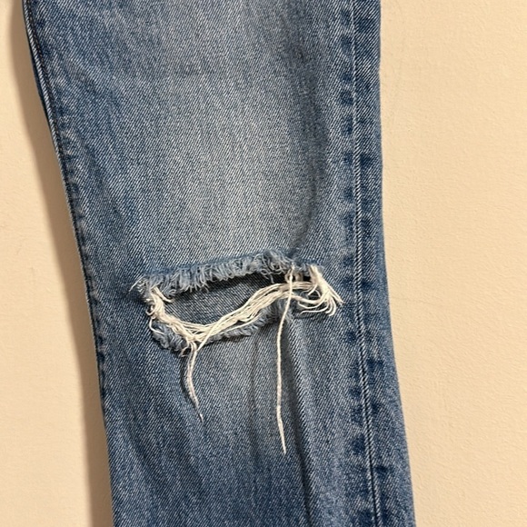 Levi's knee rip blue wash jeans size 24 - Picture 2 of 8